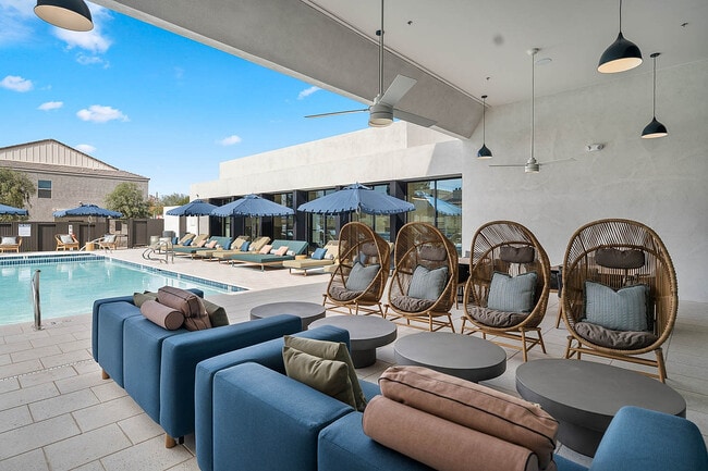 2121 Apartments in Phoenix, AZ - Building Photo - Building Photo