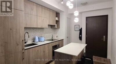 1-901 Yorkville Ave in Toronto, ON - Building Photo - Building Photo