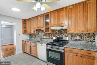 5472 Truxion Ct in Burke, VA - Building Photo - Building Photo