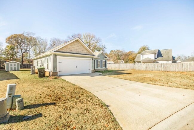 102 Summerstone Bend in Byron, GA - Building Photo - Building Photo