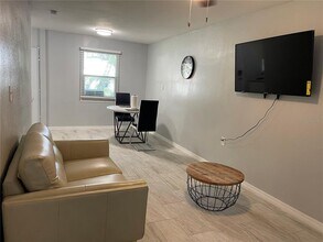 2485 Highland Acres Dr in Clearwater, FL - Building Photo - Building Photo