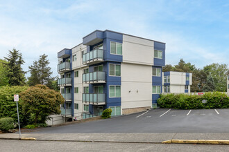 Windy Hill Condominiums in Seattle, WA - Building Photo - Building Photo