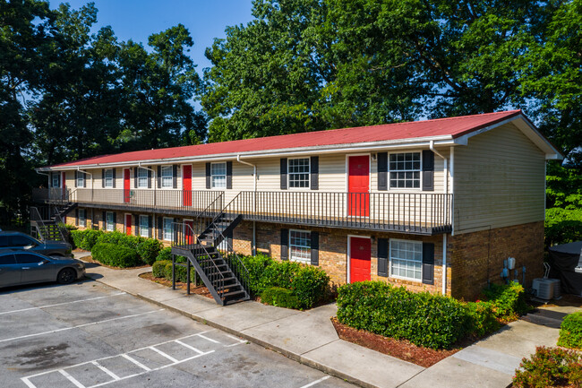 Strawberry Commons Apartments in Dalton, GA - Building Photo - Building Photo