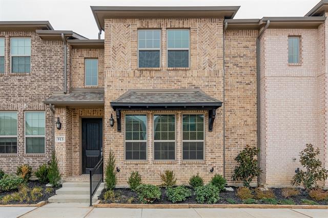 913 Ponds Edge Ln in Euless, TX - Building Photo - Building Photo