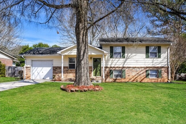 property at 10007 Camille Dr SE