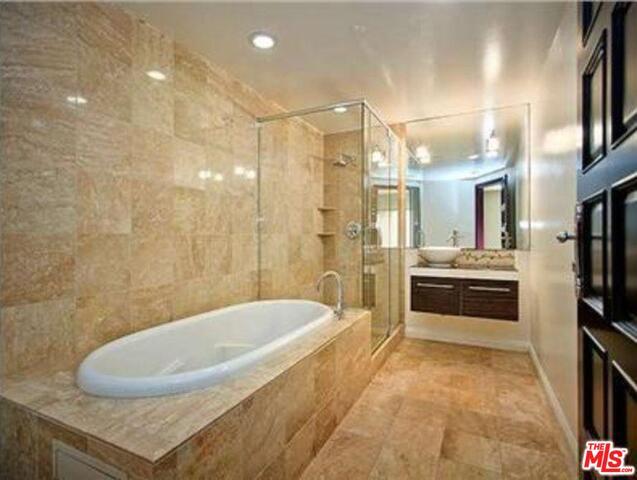 8420 Blackburn Ave-Unit -302 in Los Angeles, CA - Building Photo - Building Photo