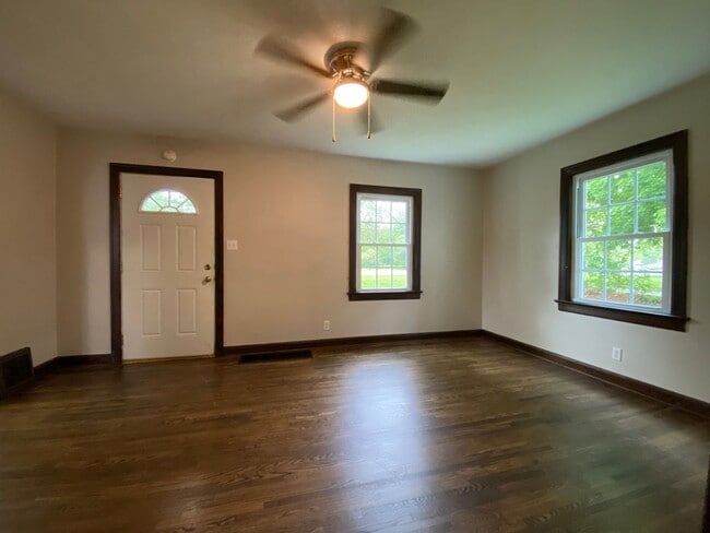 1106 W Mishawaka Rd in Elkhart, IN - Building Photo - Building Photo