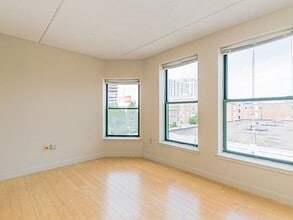 137 Peterborough St, Unit 5E in Boston, MA - Foto de edificio - Building Photo