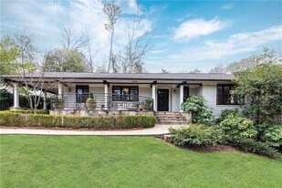 870 Wellesley Dr NW in Atlanta, GA - Building Photo