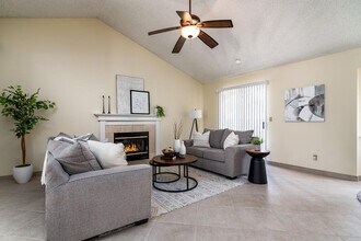 921 Fremont Ave in Clovis, CA - Building Photo - Building Photo