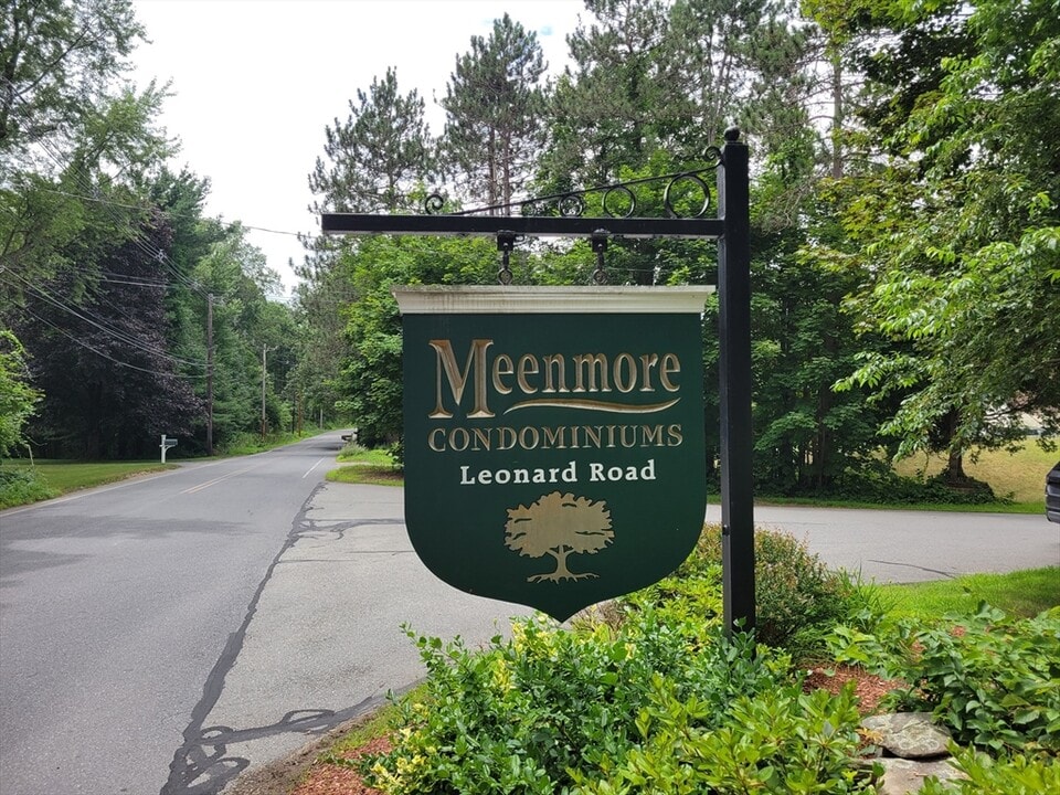 10 Leonard Rd in Boxborough, MA - Building Photo