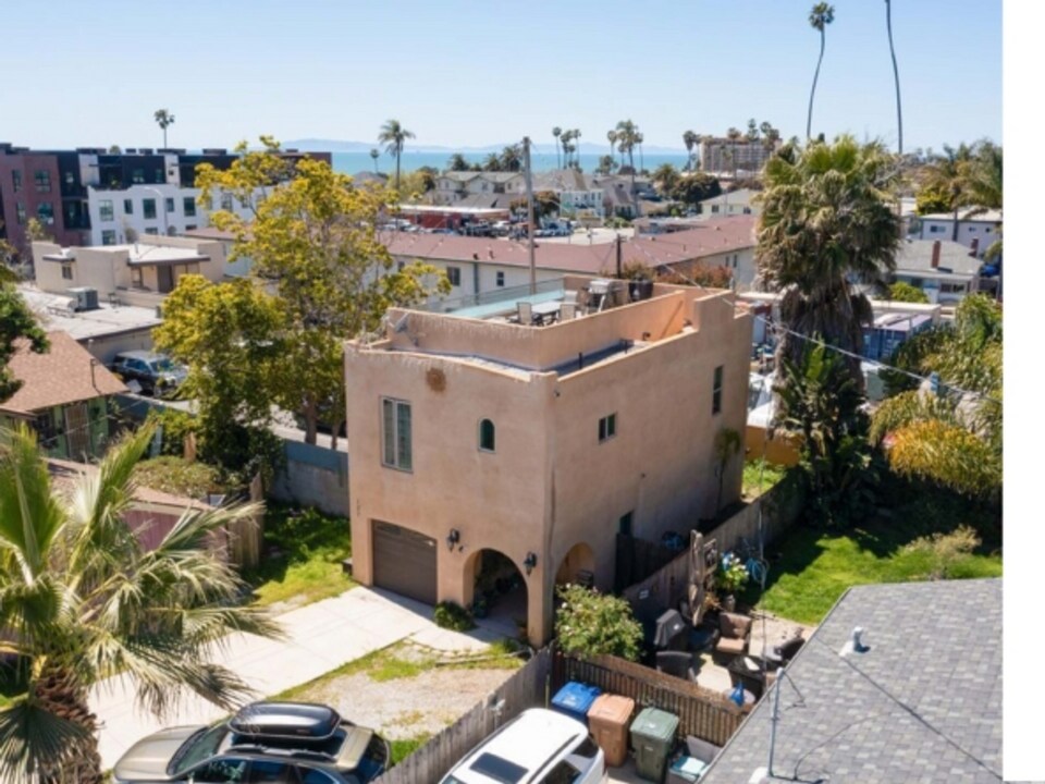 157 S Laurel St in Ventura, CA - Building Photo