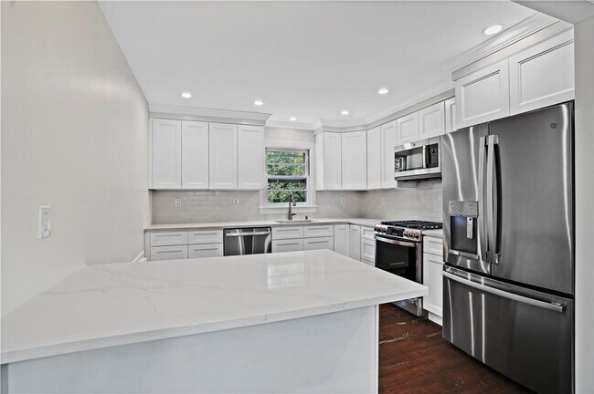 18 Park Ave-Unit -2nd Floor in Irvington, NY - Building Photo - Building Photo