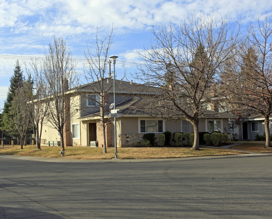 4137 Gaddi Dr in Sacramento, CA - Foto de edificio