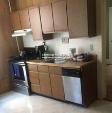22 Grand View Ave, Unit 2A in Somerville, MA - Foto de edificio - Building Photo