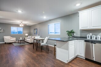 Creekside Townhomes in Eagle Lake, MN - Foto de edificio - Building Photo