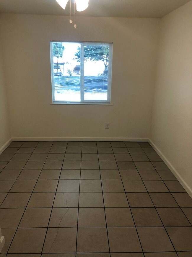 132 Calaveras Ave in Modesto, CA - Building Photo - Building Photo