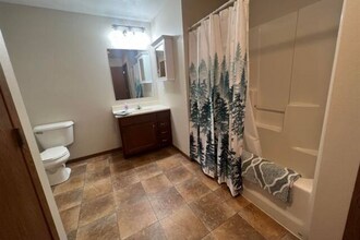 1624 S Doodler Dr in Sioux Falls, SD - Building Photo - Building Photo