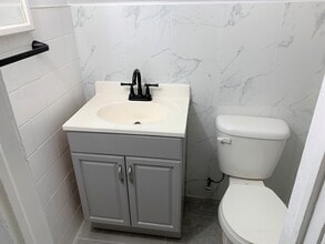 4706 104th St, Unit 3rd Floor in Corona, NY - Foto de edificio - Building Photo