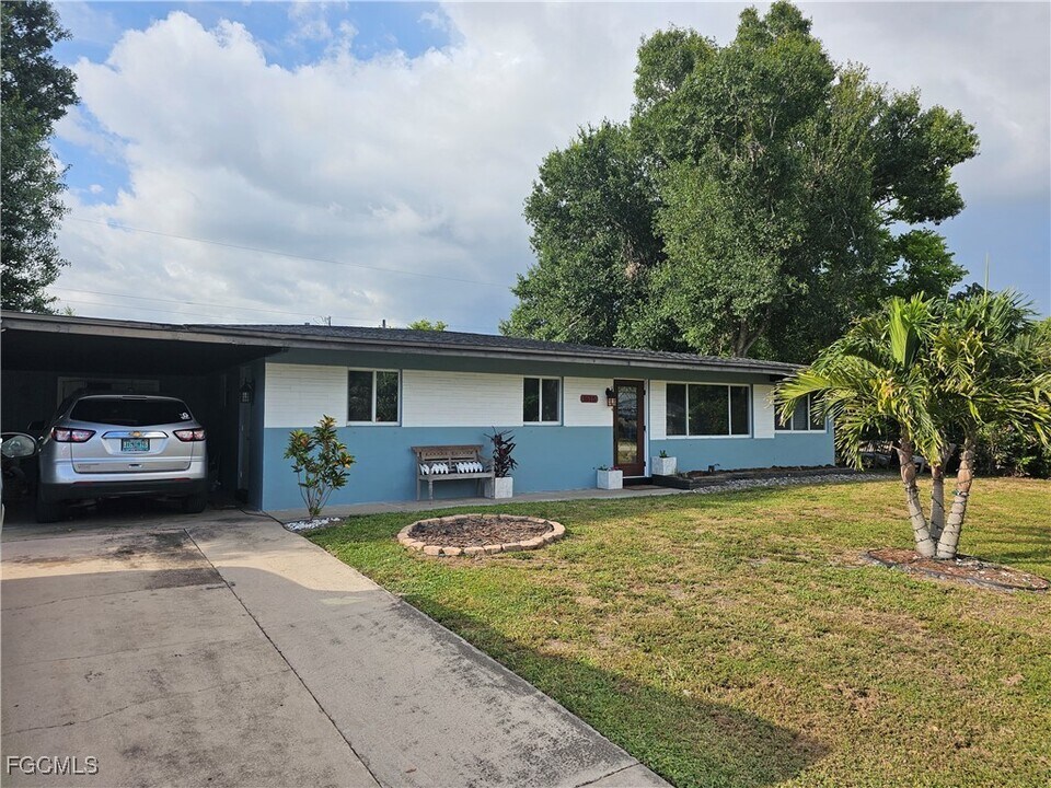 1615 Grace Ave in Ft. Myers, FL - Building Photo