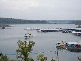Yacht Club Apartments in Bull Shoals, AR - Building Photo
