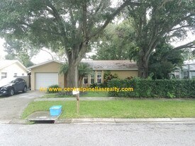 5811 98th Ave N in Pinellas Park, FL - Building Photo
