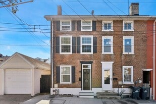 324 Prospect St in Phoenixville, PA - Building Photo