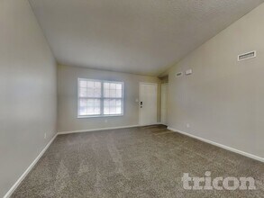 25 Suncrest Dr in Greenwood, IN - Building Photo - Building Photo