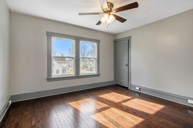 613 Ridge St, Unit Apt B in La Porte, IN - Building Photo - Building Photo