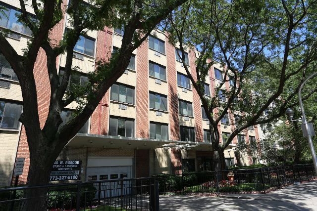 property at 540 W Roscoe St