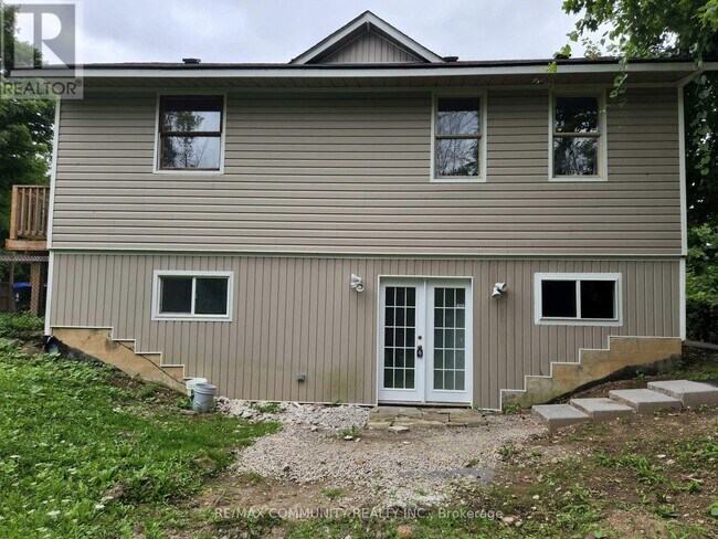 802 Cedarvale Dr in Innisfil, ON - Building Photo - Building Photo
