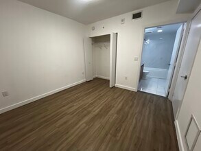 225 NE 7th St, Unit B1 in Miami, FL - Building Photo - Building Photo