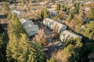 South Vista Apartments in Salem, OR - Building Photo - Building Photo