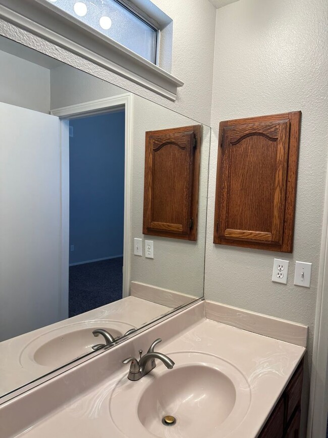 14352 Kiowa Rd in Apple Valley, CA - Building Photo - Building Photo
