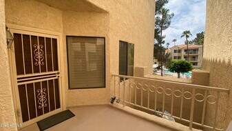 19400 N Westbrook Pkwy in Peoria, AZ - Building Photo