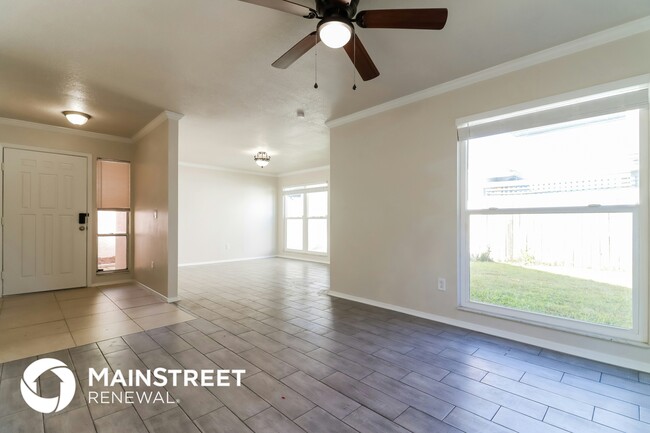 6909 Silvermill Dr in Tampa, FL - Building Photo - Building Photo