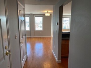 16 Willow St, Unit #1 in Melrose, MA - Building Photo - Building Photo