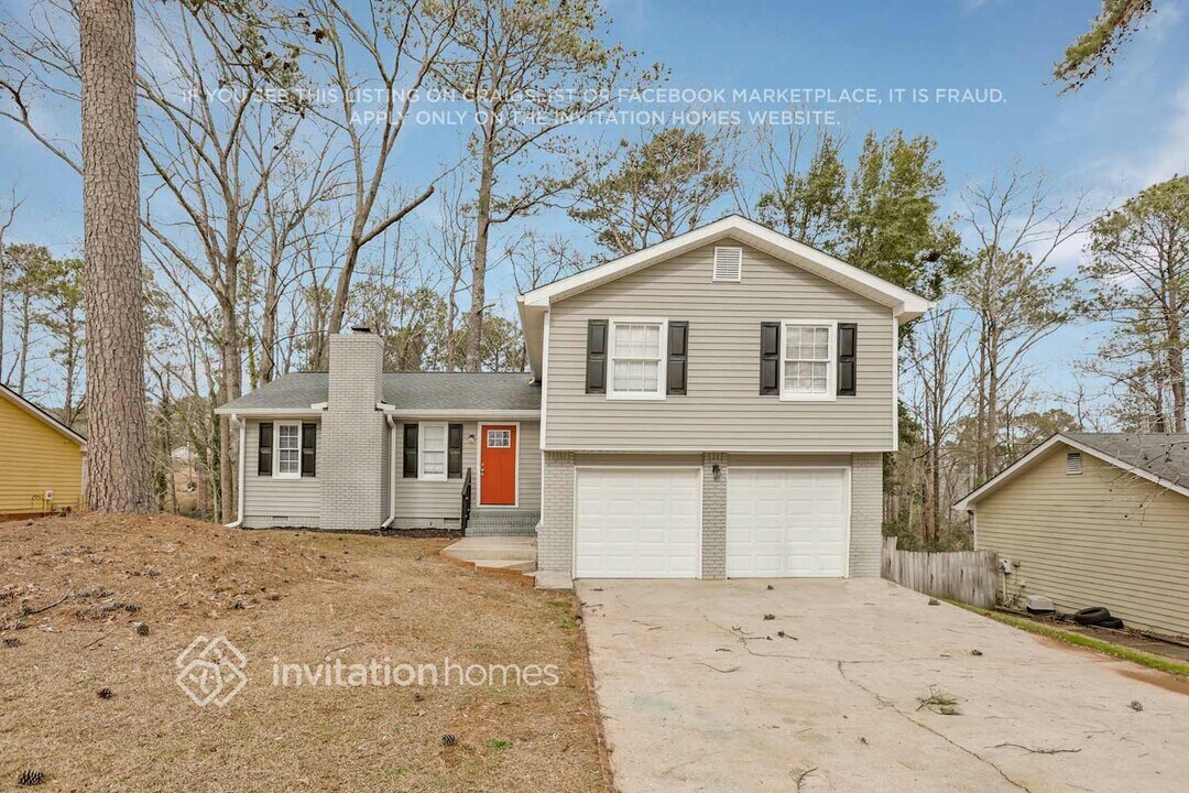 656 Almand Branch Rd SE in Conyers, GA - Building Photo