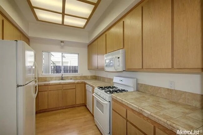 3041 Woods Cir in Davis, CA - Building Photo - Building Photo