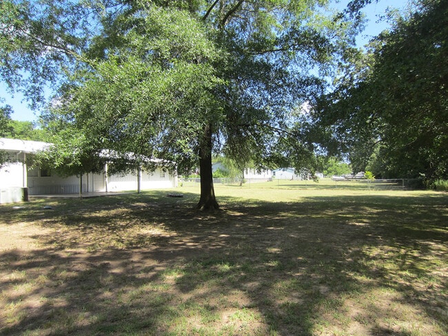 1104 Pecan Ridge in Chandler, TX - Building Photo - Building Photo