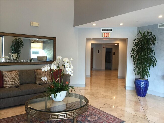 3590 Coral Wy in Miami, FL - Building Photo - Building Photo