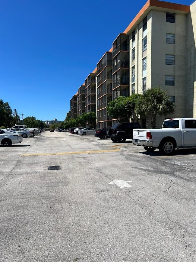 property at 16950 W Dixie Hwy