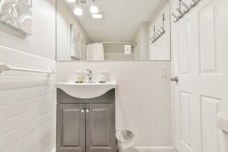 300 W Peachtree St NW in Atlanta, GA - Foto de edificio - Building Photo