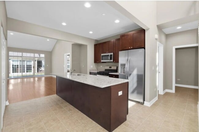 713 Verandah Dr, Unit 07205 in Hanover Park, IL - Foto de edificio - Building Photo