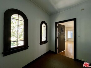 145 N Sycamore Ave in Los Angeles, CA - Building Photo - Building Photo