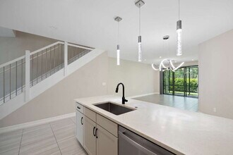 7324 Rockefeller Dr in Naples, FL - Building Photo - Building Photo