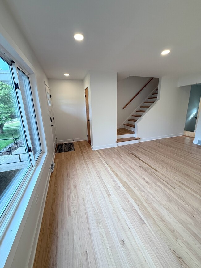 470 E Vallette St in Elmhurst, IL - Foto de edificio - Building Photo