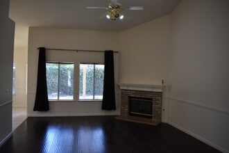 1785 E Turnberry Ave in Fresno, CA - Foto de edificio - Building Photo
