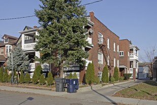 157 Wychwood Ave in Toronto, ON - Building Photo