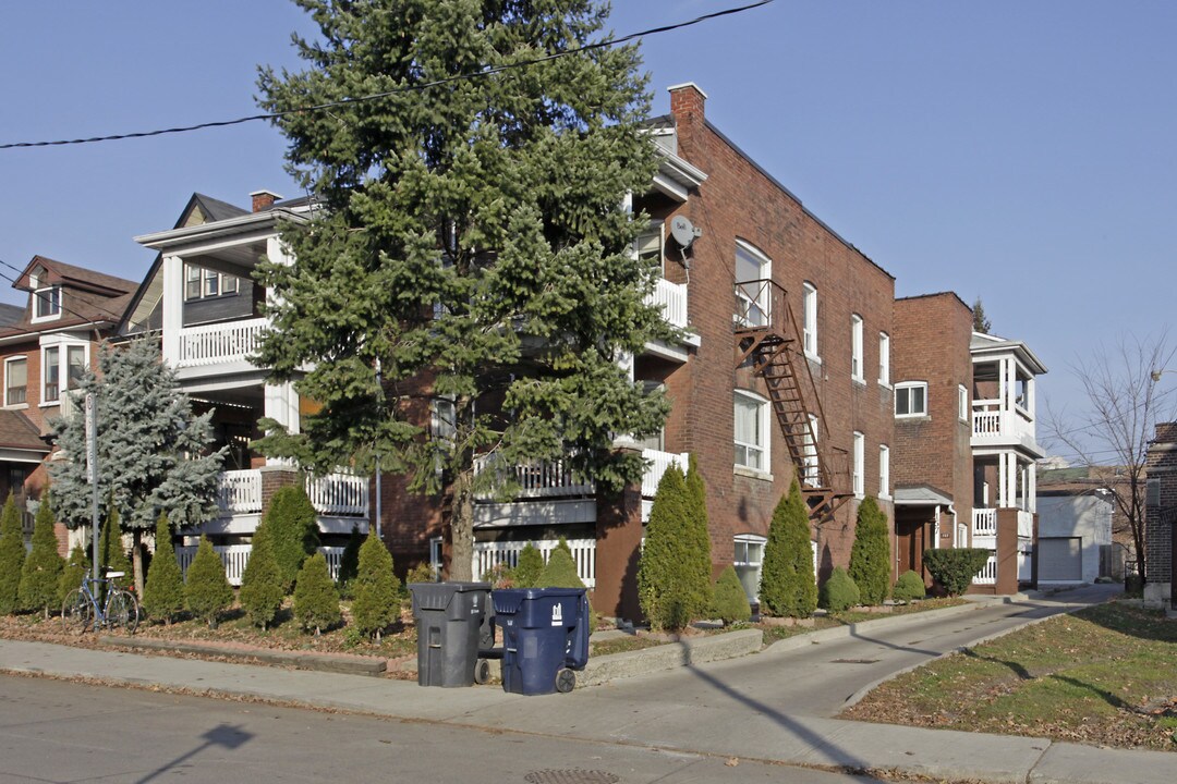 157 Wychwood Ave in Toronto, ON - Building Photo